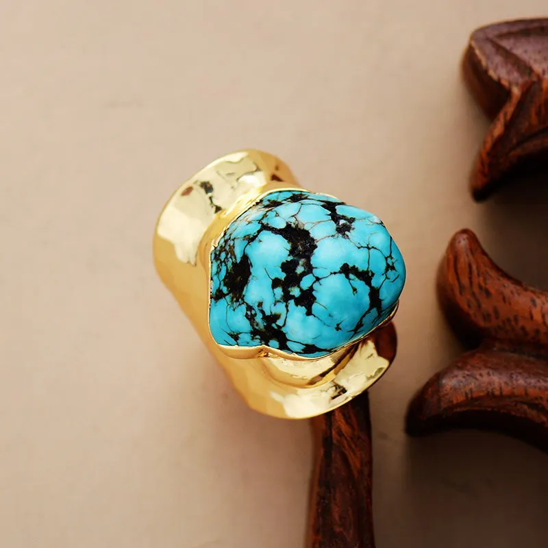 Anillo Dorado con Turquesa Grande