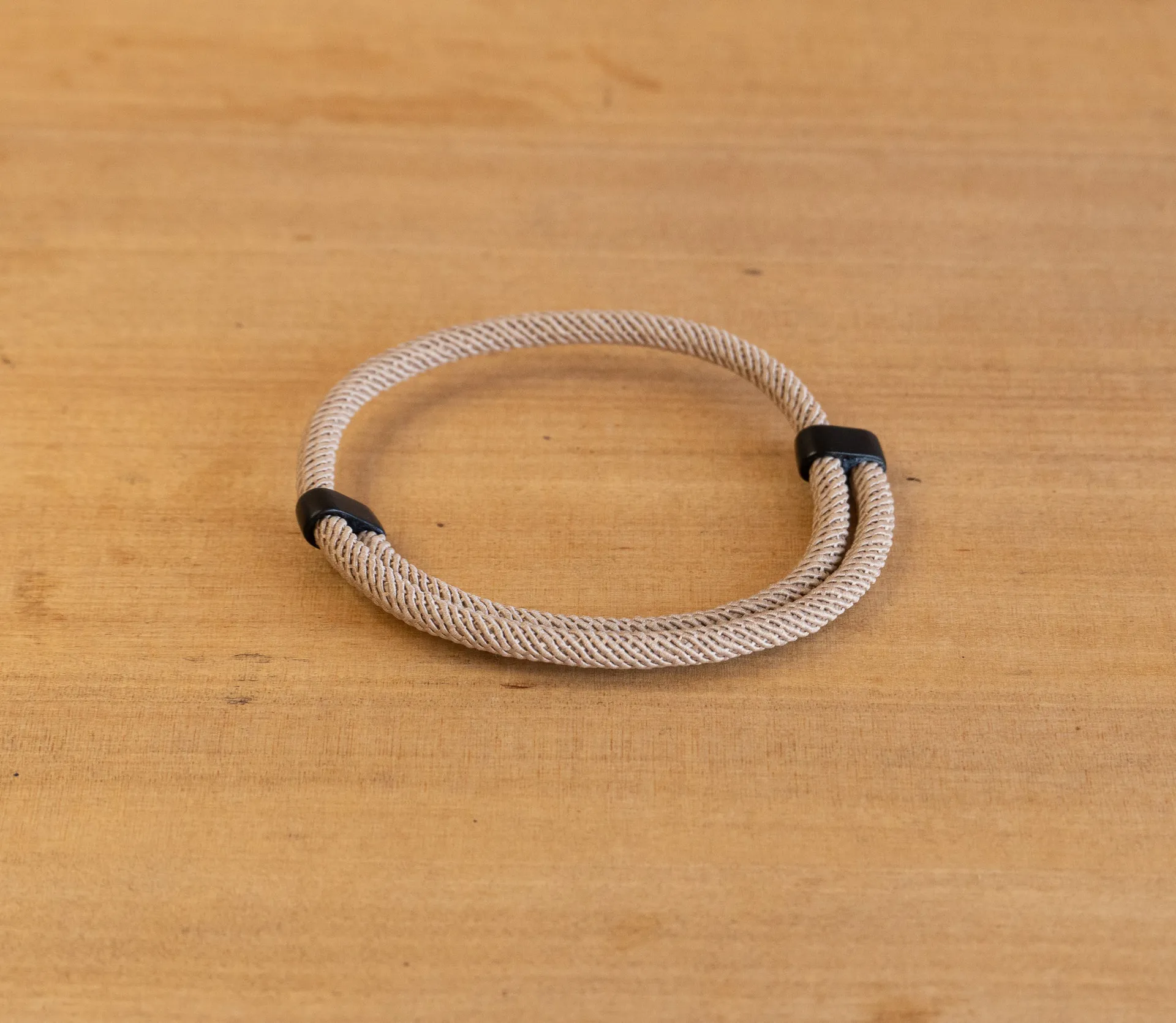 Pulsera Minimalista en Cuerda Beige