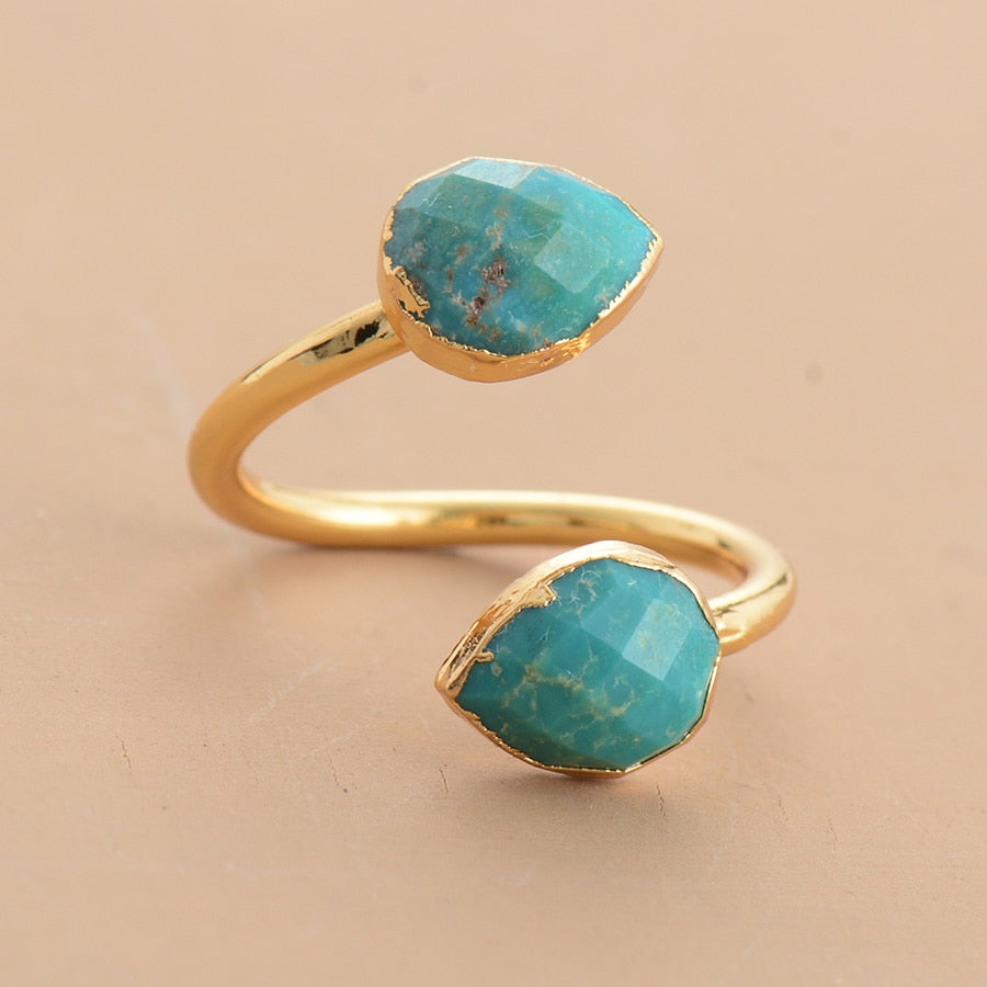 Anillo Dorado con Doble Turquesa