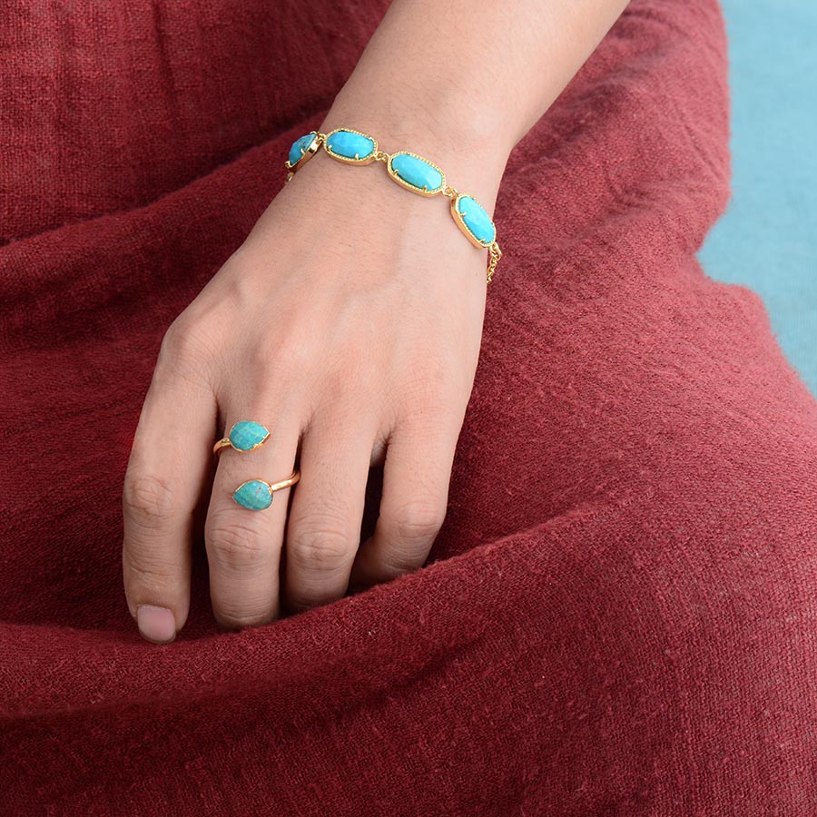 Anillo Dorado con Doble Turquesa