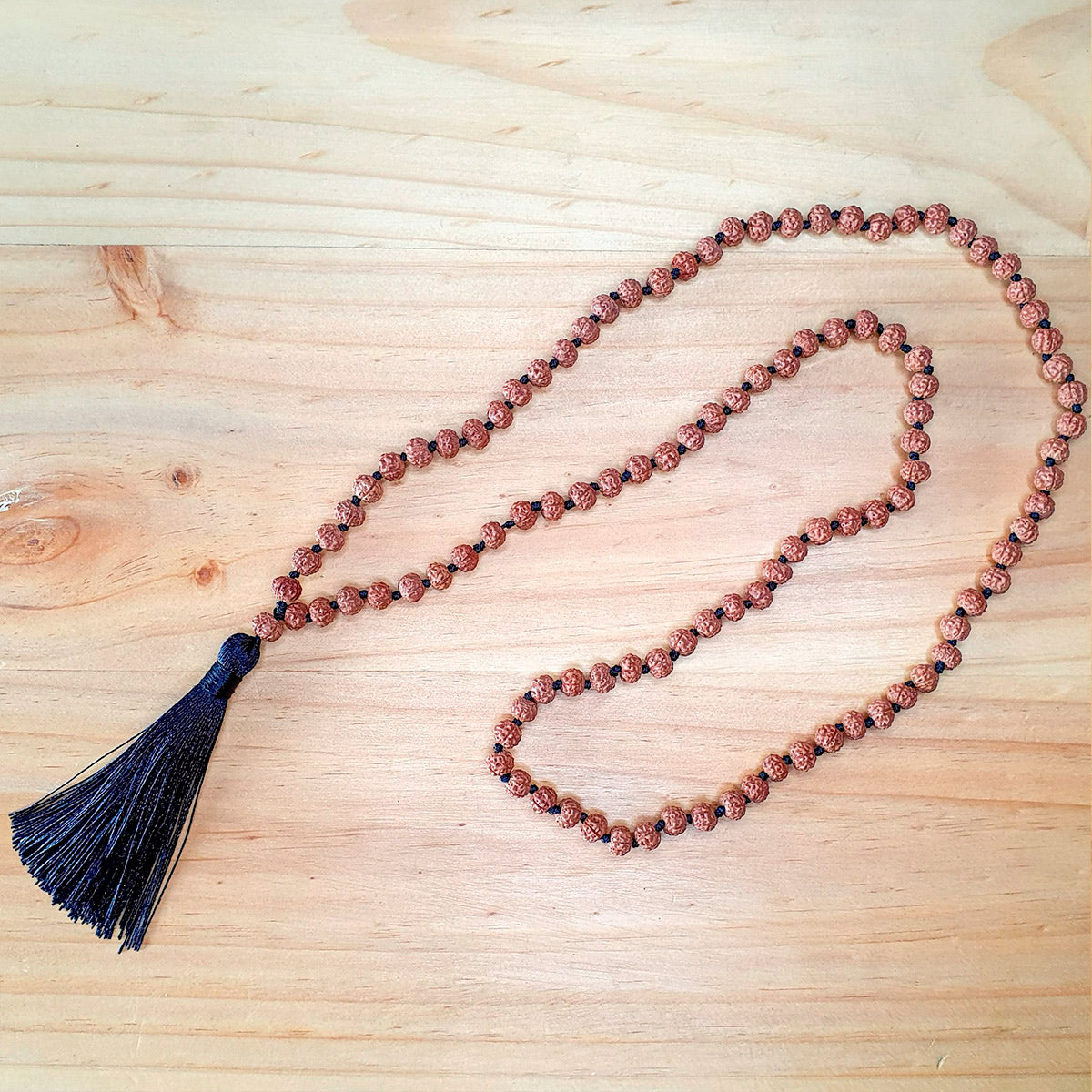 Collar de Intención Rudraksha y Pómulo Negro