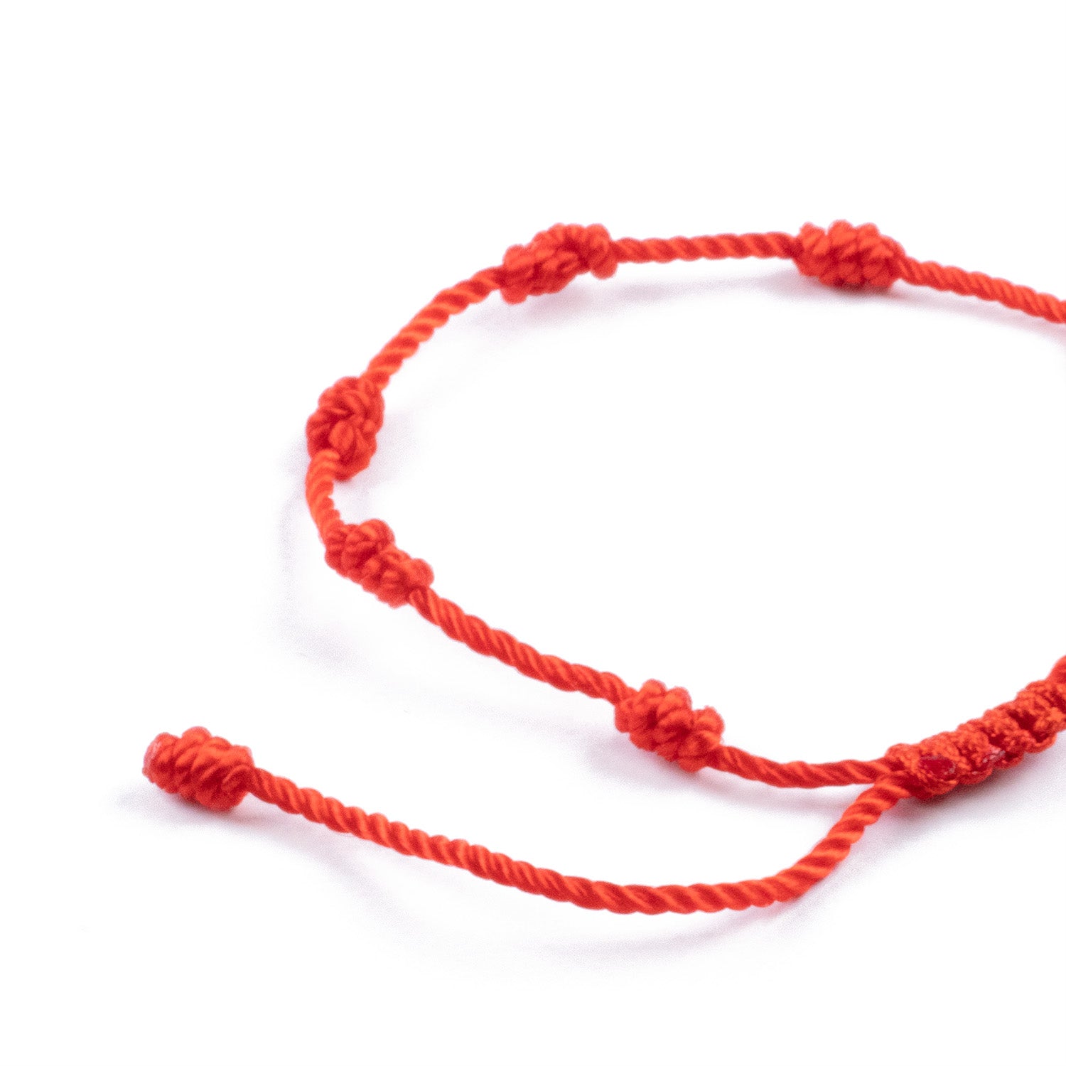 Pulsera de Hilo Rojo con 7 Nudos